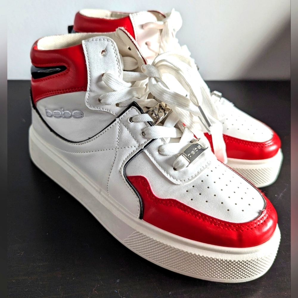 NWOT Bebe Monah shoes. Size 8